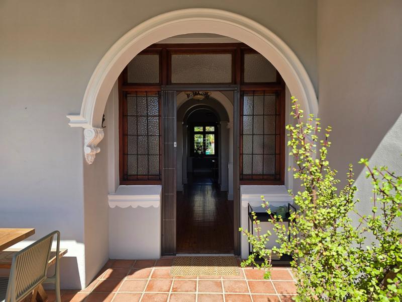 4 Bedroom Property for Sale in Vredehoek Western Cape